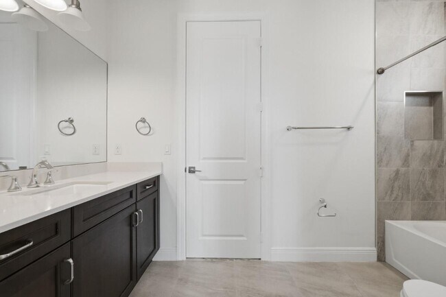 Building Photo - 11760 Bayview Cir