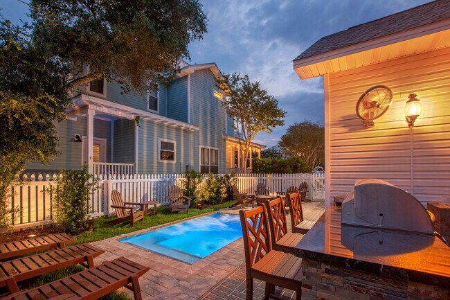 Building Photo - 4465 Clipper Cove