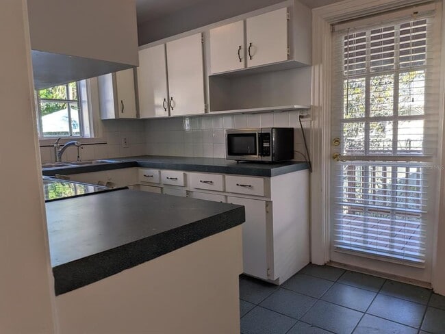 Building Photo - 145 29th Ave N