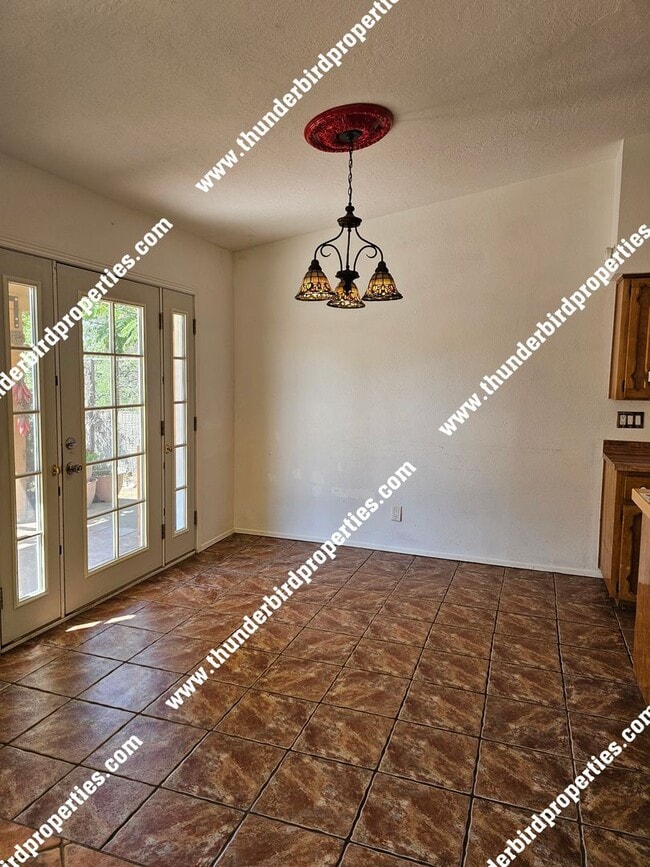 Building Photo - 3 bedroom, 2 baths  with great backyard oa...