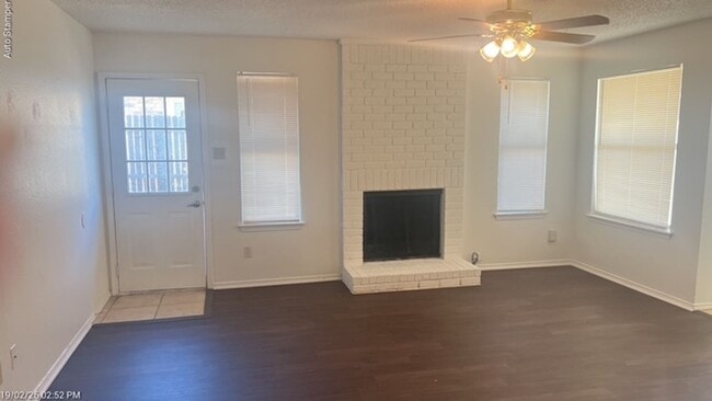 Building Photo - 237 Minnie Dr Arlington, 76012