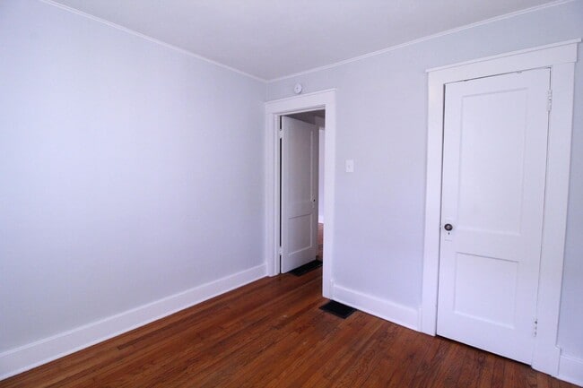 Building Photo - October FREE On This 2 Bedroom 1 Bath Home...