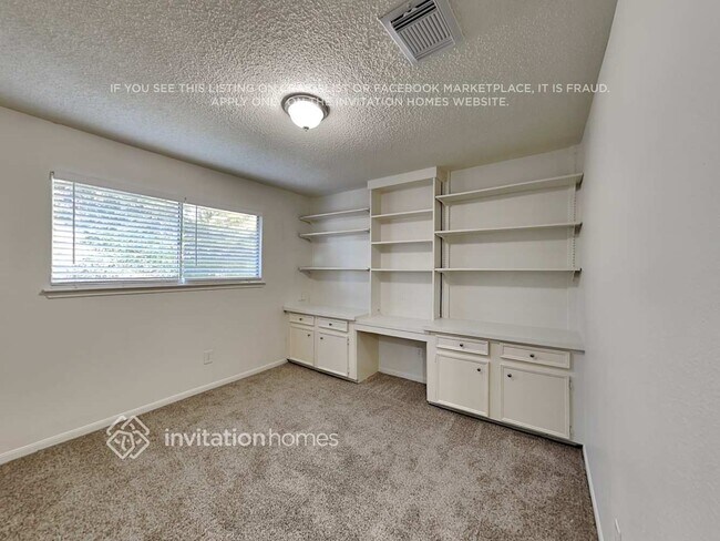 Building Photo - 3822 Stillview Dr