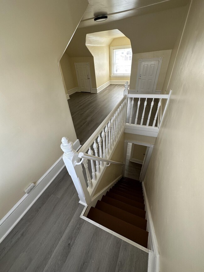 Building Photo - 739 Lincoln St