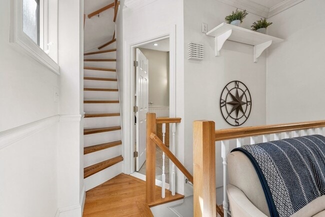 Building Photo - 9R Salem St Ave