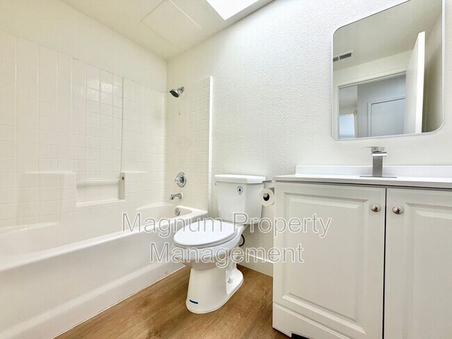 Building Photo - 15854 Pampas Ct