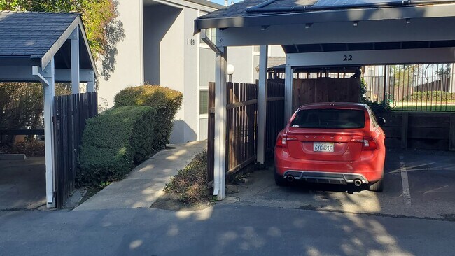 Building Photo - Spacious 2 Bedroom, 1 Bathroom Moraga Condo