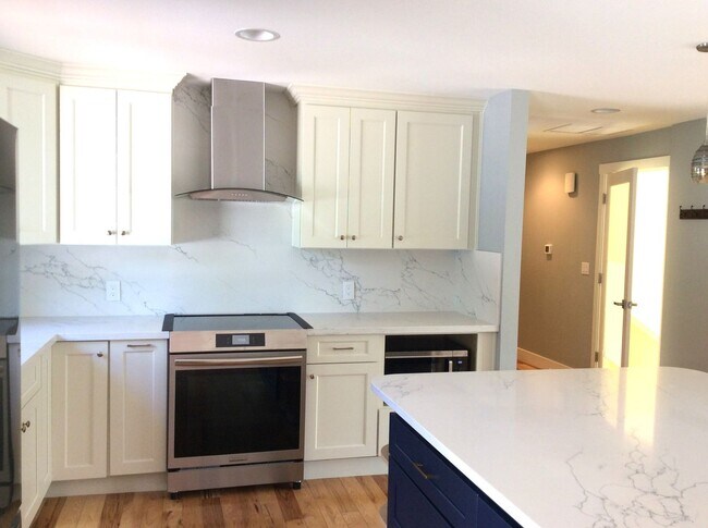 Building Photo - Fabulous 4 Bedroom/2 Bath Home! Available ...