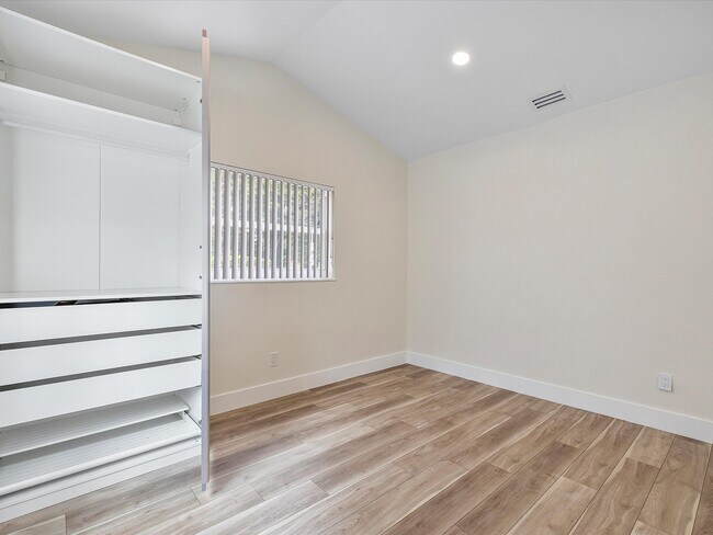 Building Photo - 203 NE 107th St