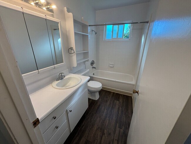Building Photo - 1708 Ross Cir