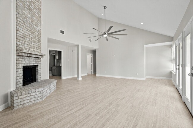 Building Photo - Fully Remodeled Country Home on Half an Ac...