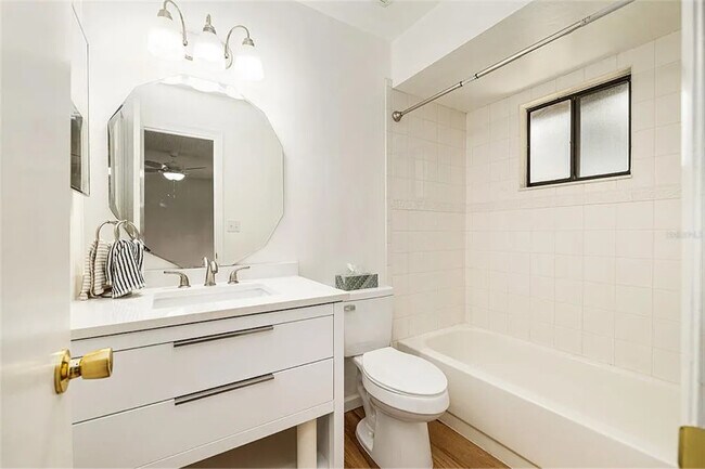 Building Photo - 4724 SW 67th Terrace