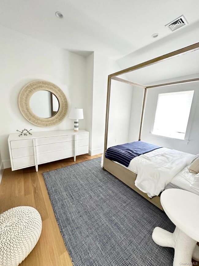 Building Photo - 14 Happy Ln