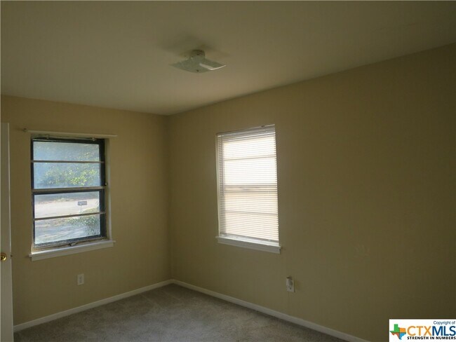 Building Photo - 104 Bybee Ct