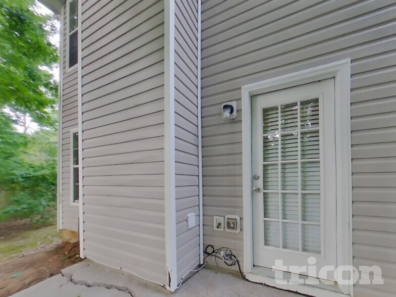 Building Photo - 6972 Foxmoor Way