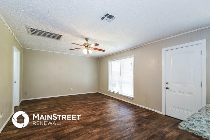 Building Photo - 2422 Hilton Head Dr