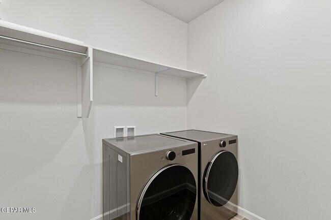 Building Photo - 276 Hunstanton St