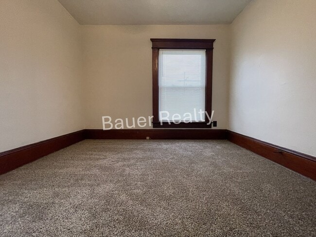 Building Photo - Large Four Bedroom Home