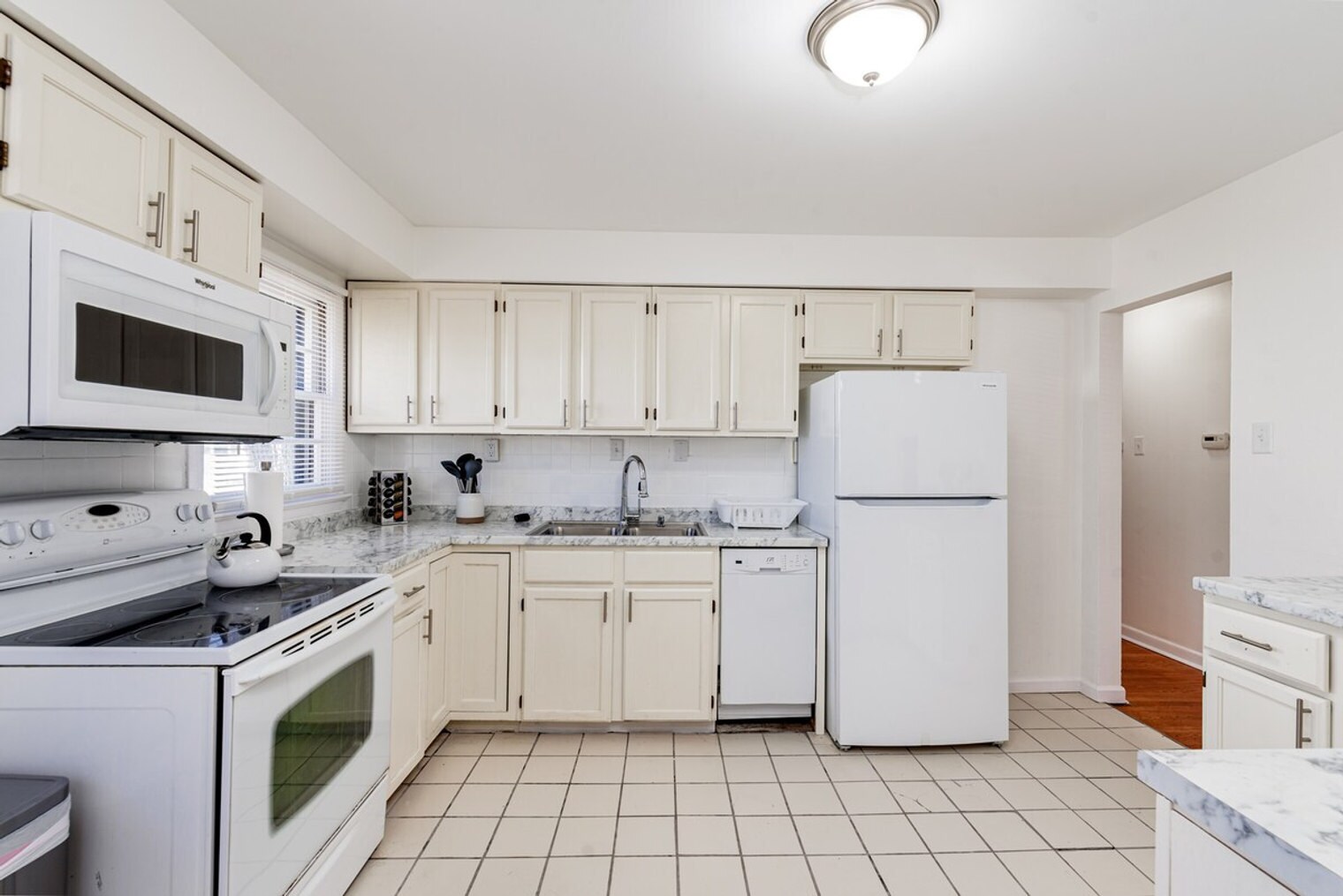 Building Photo - 660 Graham Rd