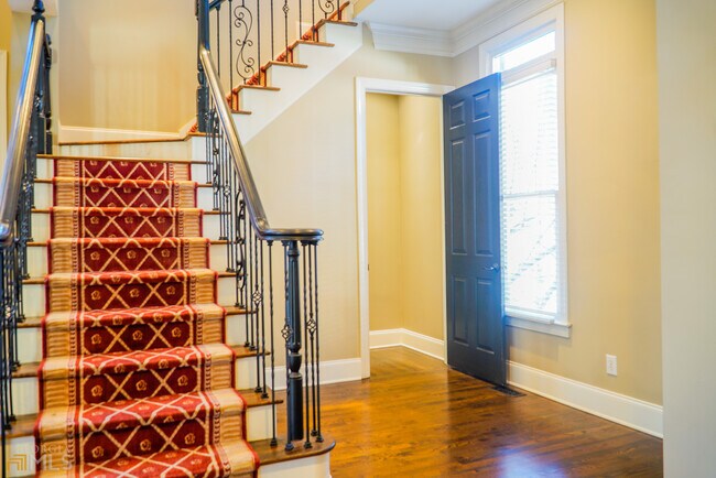 Building Photo - 1127 Ashton Bluff Dr NE