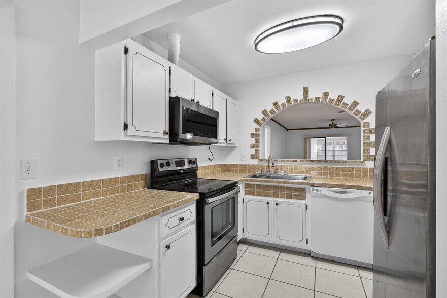 Building Photo - 11925 Suellen Cir