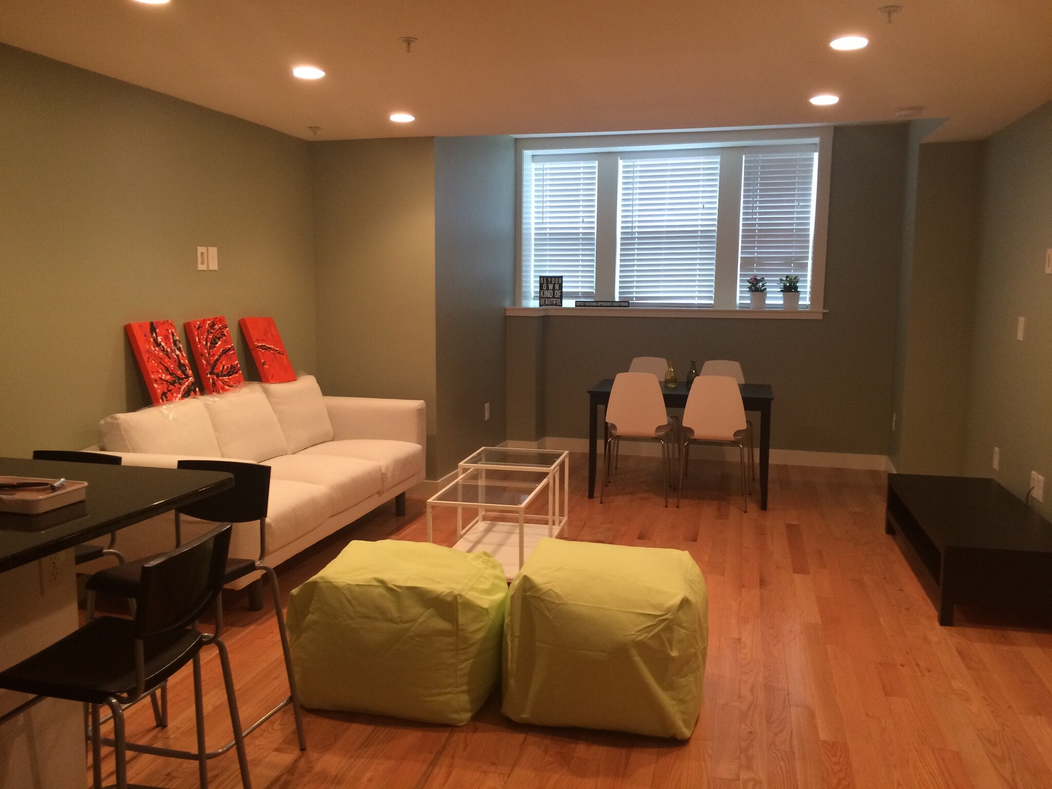 Living & dining deco of other tenant - 2025 Commonwealth Ave