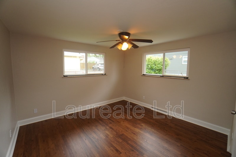 Building Photo - 2268 W Maplewood Ave