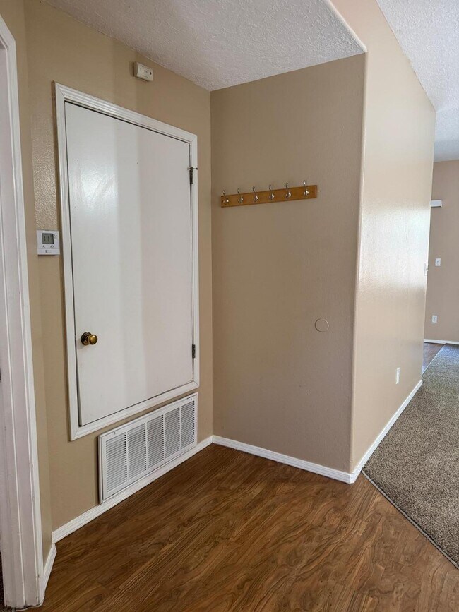 Building Photo - 256 Glenridge Park Ln NE