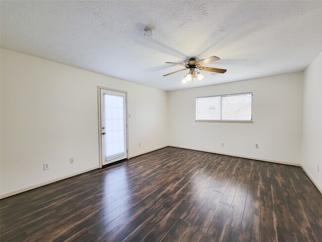 Building Photo - 4717 Country Club View