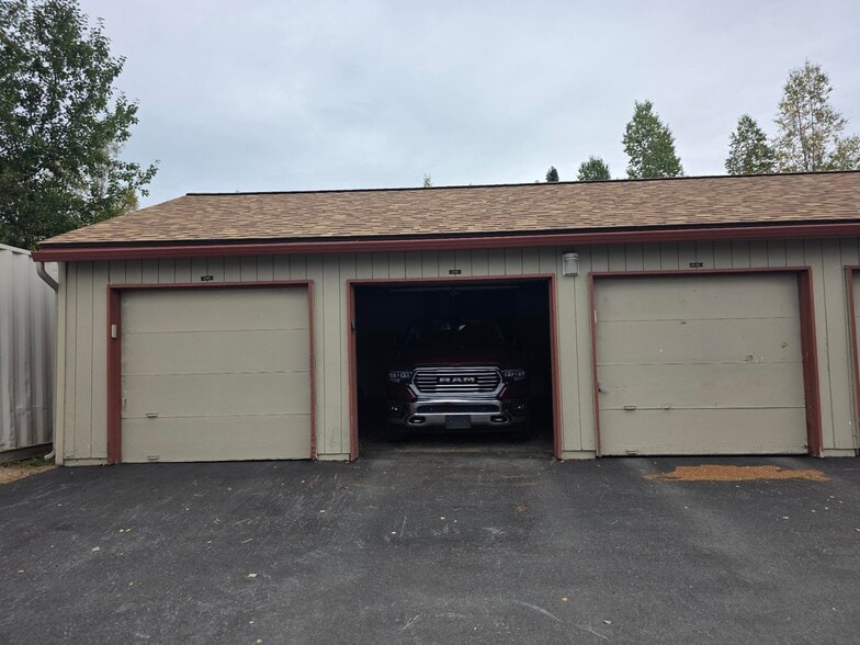 Building Photo - 9645 Independence Dr
