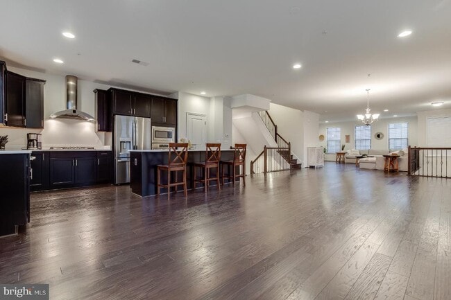 Building Photo - Stunning, light-filled end unit townhome in sought-after Brambleton community.