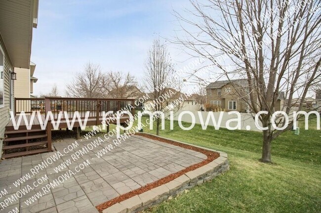 Building Photo - 495 SE Sagewood Cir