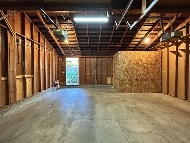 Building Photo - Serene 2 Bed, 2 Bath Updated Hidden Gem!