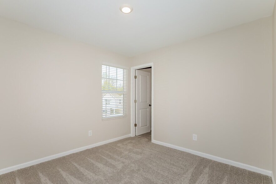 Building Photo - 637 Knightsbridge Ln