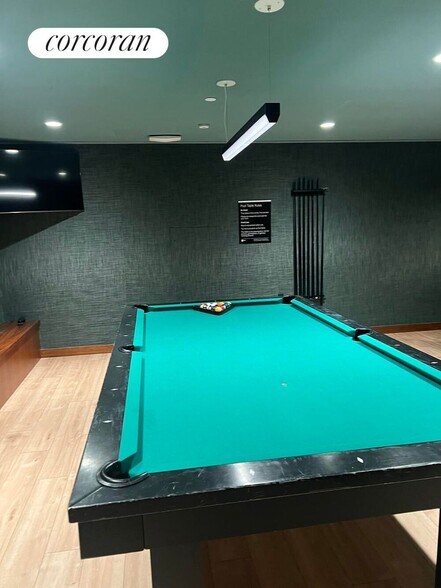 Building Photo - 595 Dean St