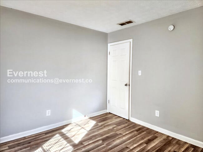 Building Photo - 1942 Cornell Way