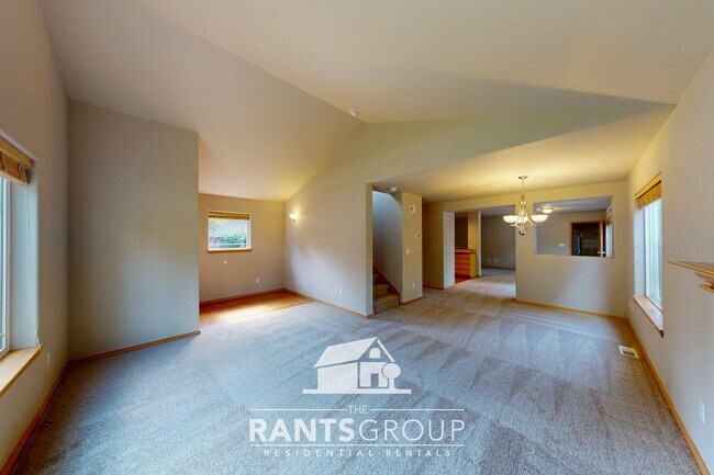 Building Photo - Fantastic Neighborhood! Easy Commute to JB...