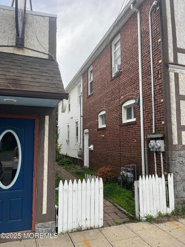 Primary Photo - 155 Shrewsbury Ave