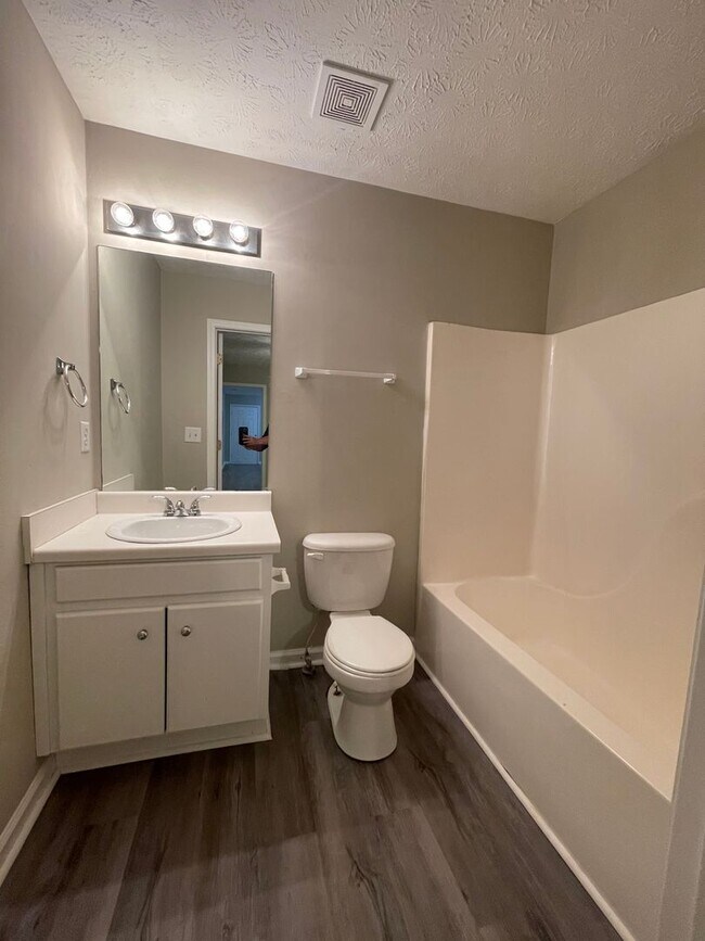 Building Photo - 2 bedroom 2 bath ranch Duplex in Douglasville, GA