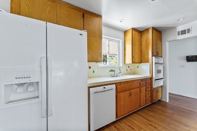 Building Photo - "Charming 3-Bedroom Sylmar Home with Cozy Fireplace and Spacious Living - 1540 Sq Ft of Comfort!"