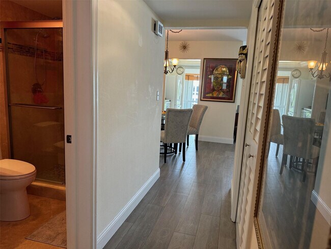 Building Photo - 3051 NE 47th Ct