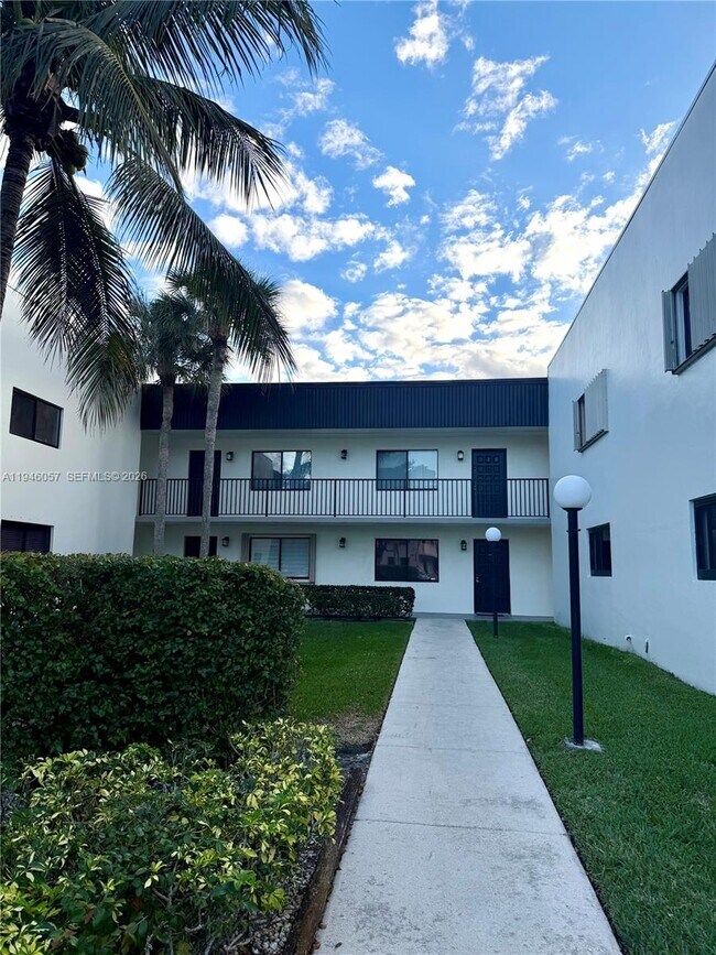 Building Photo - 9920 NW 68th Pl