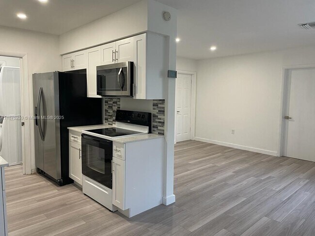 Building Photo - 802 N 58th Ave