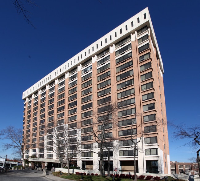 Gateway Plaza - Greensboro, NC | Apartment Finder