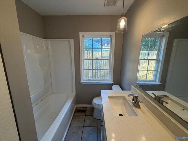 Building Photo - 1903 Enolam Blvd SE