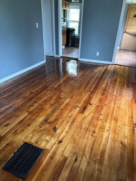 Building Photo - 1127 Wallis Ave