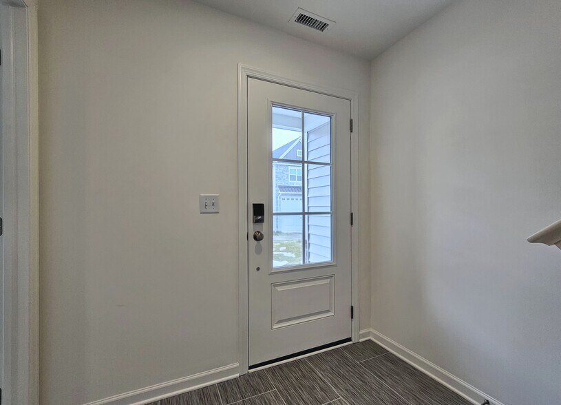 Building Photo - 2457 Spring Water Cir