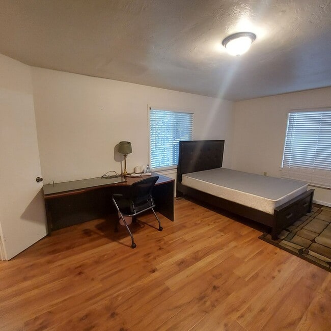 Building Photo - Spacious 5 bedroom home in Carmichael