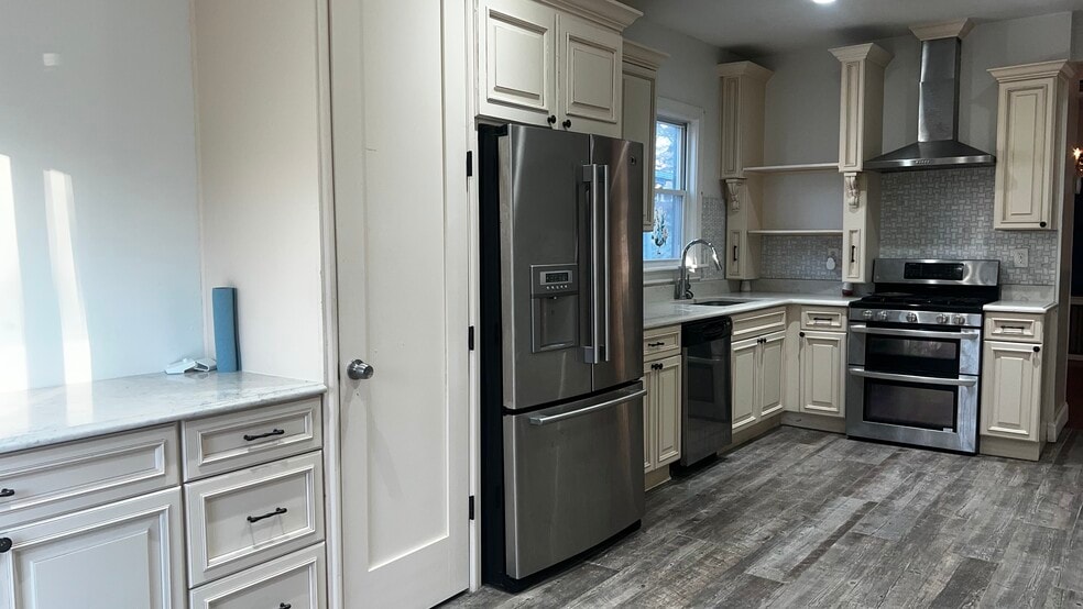 Shared Kitchen - 127 S Burnett St