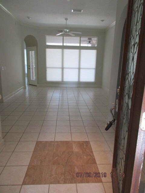 Building Photo - Lovely Queens Harbor Home with Dock